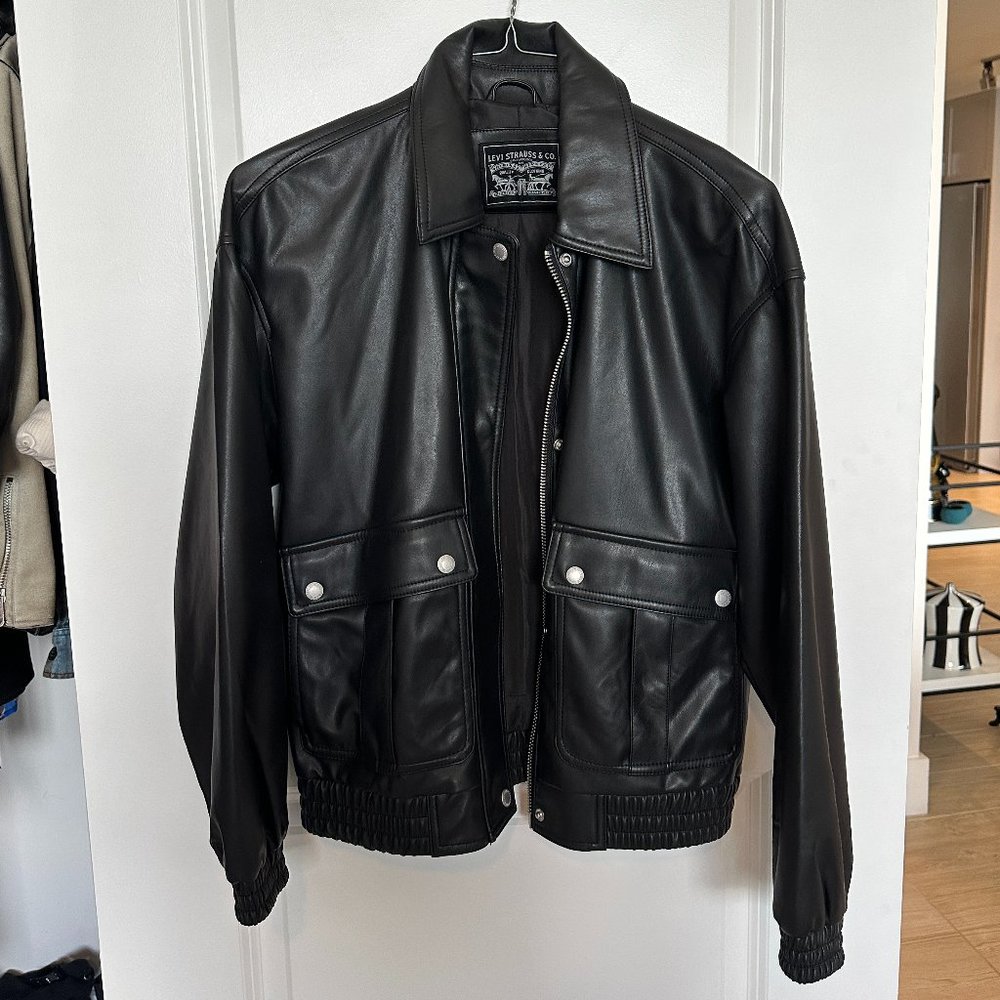 Oversized Levi's Leather Jacket